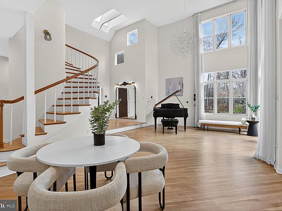 4th image of 2028 Beacon Pl