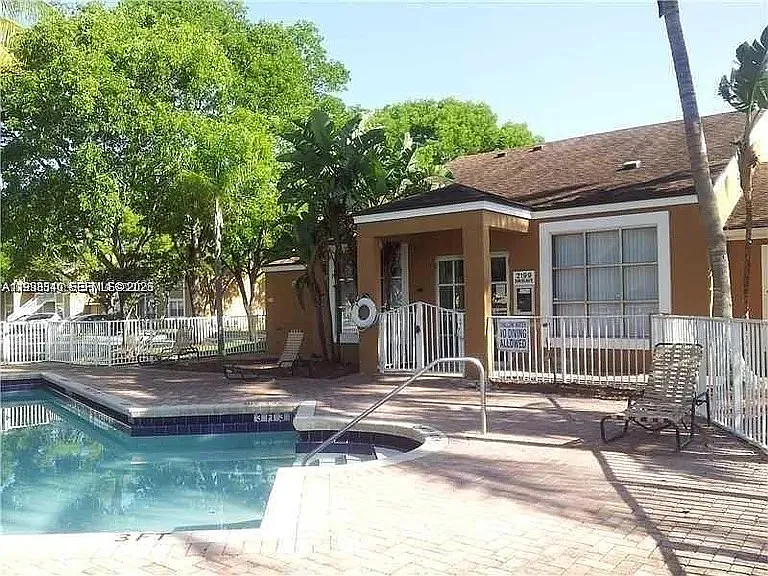 8039 SW 21st Ct — Photo 18