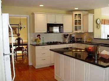Gourmet kitchen w/granite