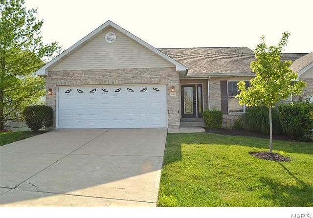 Large end unit.  Two car garage on a quite street.