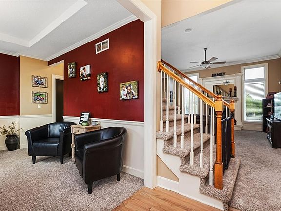 3rd image of 305 Lakeview Dr