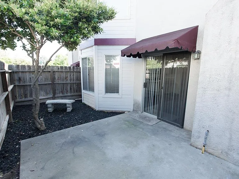 880 Osmun Cir — Photo 36