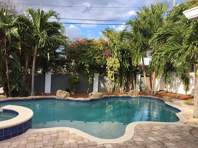1st image of 259 Miramar Ave