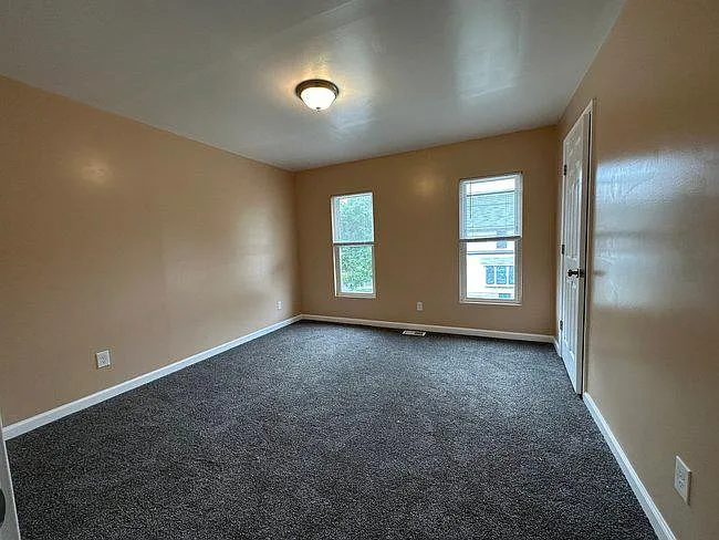 697 Allyn St — Photo 12