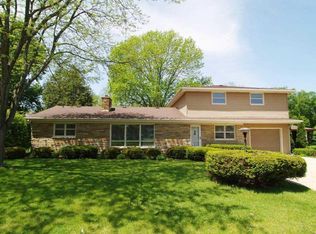 1026 Christopher Ct, Oconomowoc, WI 53066