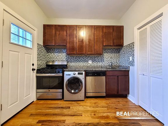 5th image of 647 W Oakdale Ave APT 4