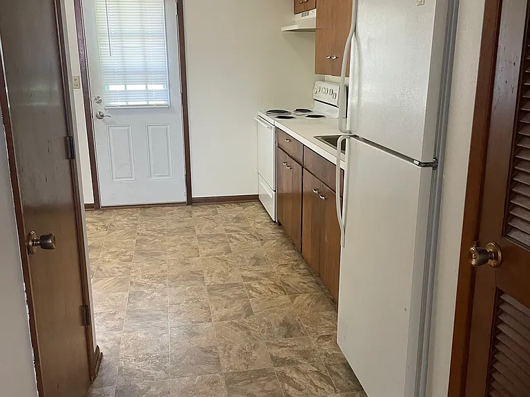 127 Mathews Dr #2 — Photo 2