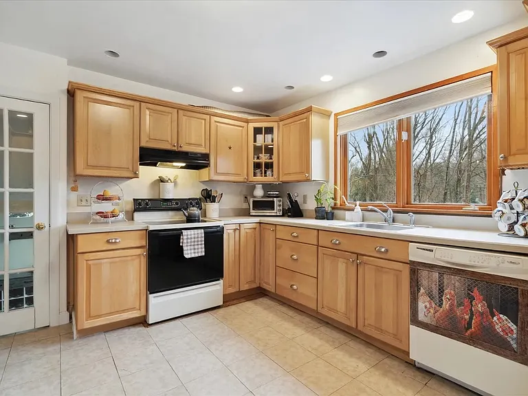 1736 Riverview Rd — Photo 9