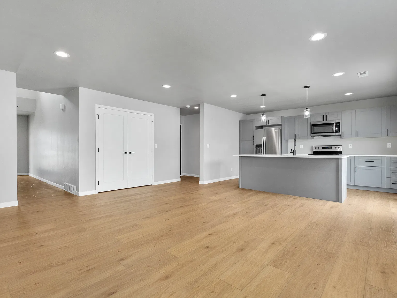 3 bed, 2.5 bath, 1711 sqft, $2,300 — Photo 3