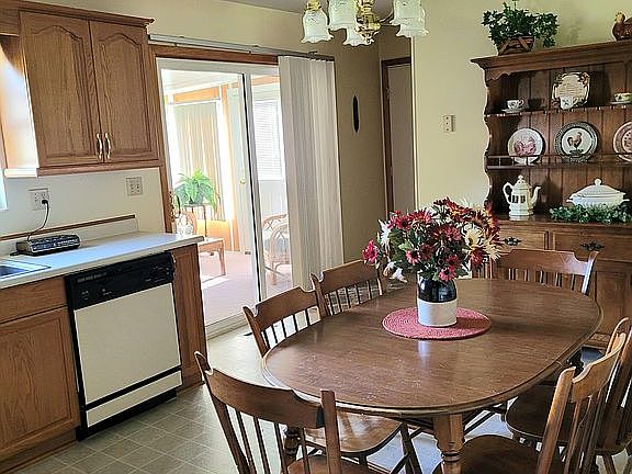 5th image of 155 Hillcrest Dr