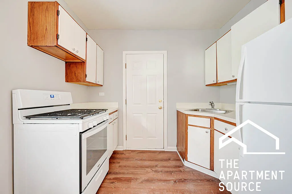 Building Photo - 5744 N Winthrop Ave #302