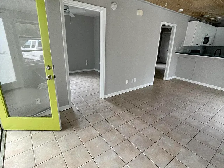736 W King St #A — Photo 13