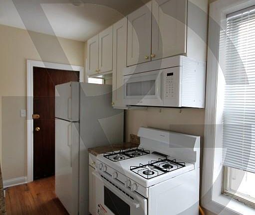 4th image of 4225 N Paulina St #42295-S1