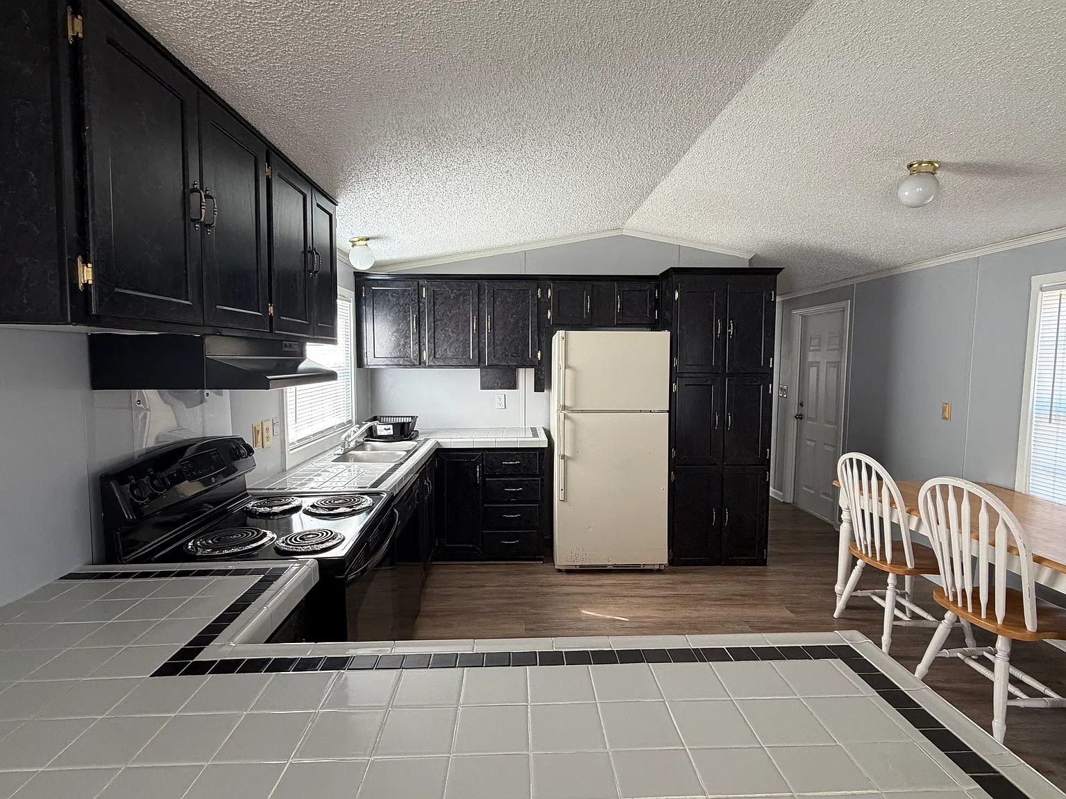 2 bed, 800 sqft, $1,000 — Photo 4