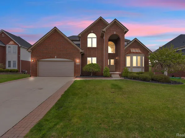 42088 Woodglen Dr, Novi, MI 48375