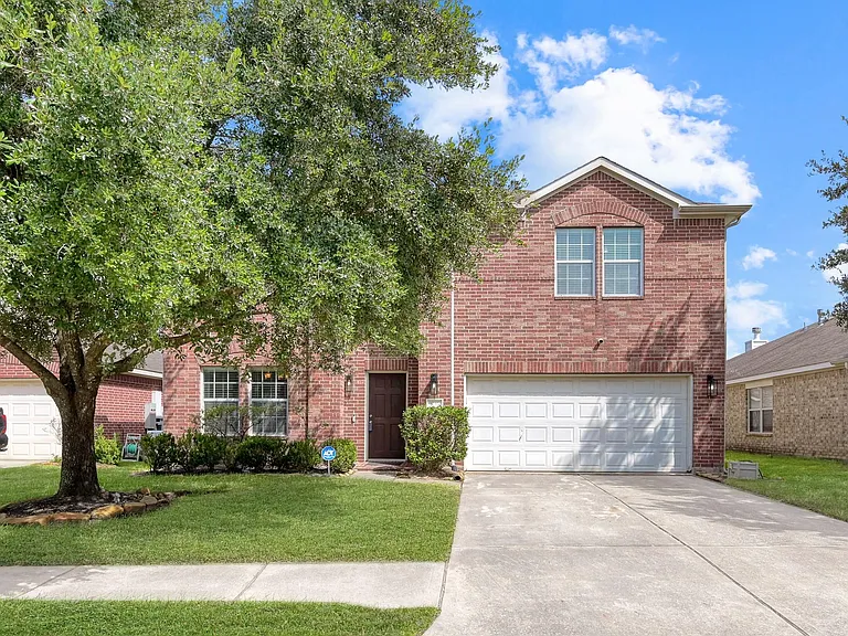 30327 Deleon Fields Dr — Photo 2