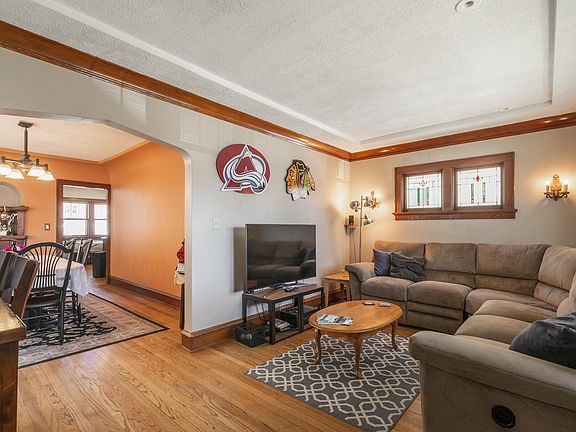 4th image of 3153 N Weil St