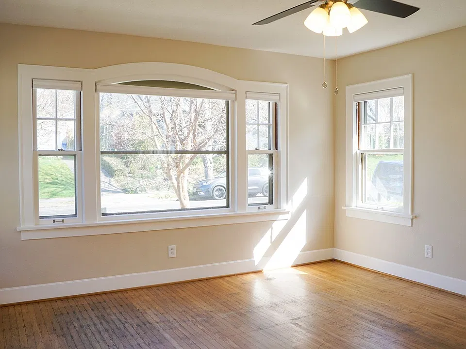 Ideal Se Apartment: Endless Charm Inside And Out!