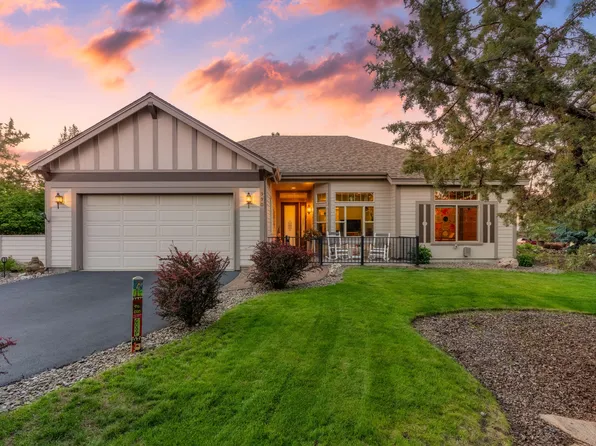 990 Victoria Falls Dr, Redmond, OR 97756