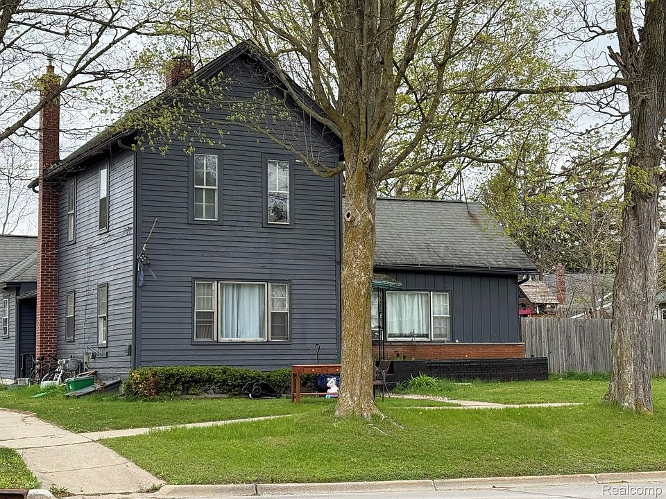 1st image of 1138 W Oregon St
