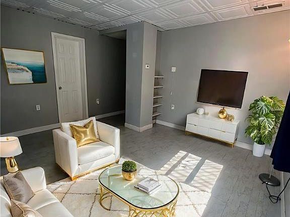 3rd image of 816 Shell St