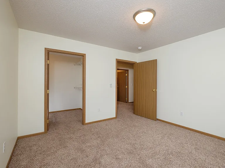 Pinehurst Apartments | 2 Bedroom Plan I | Bedroom
