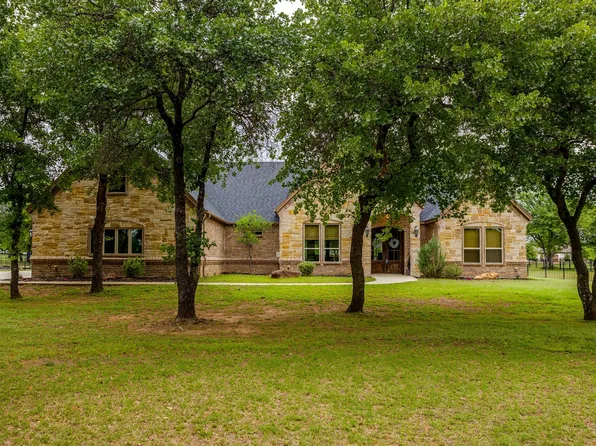 106 Treeline Ct, Lipan, TX 76462