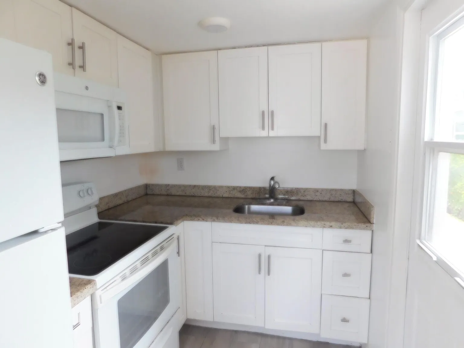2 bed, 2.0 bath, 831 sqft, $2,300 — Photo 3