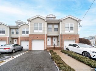 96 Berry St, Hackensack, NJ 07601