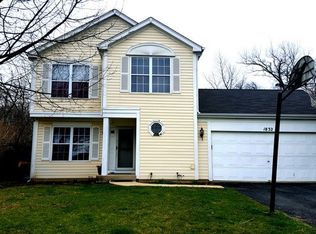 1832 Cambridge Dr, Carpentersville, IL 60110
