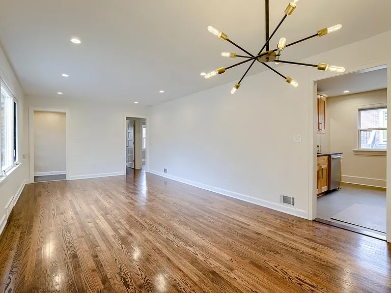 1106 N 49th Ave — Photo 3