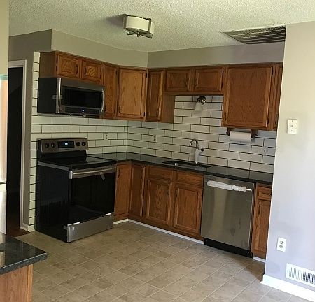 2nd image of 17 Amherst Ct #1009