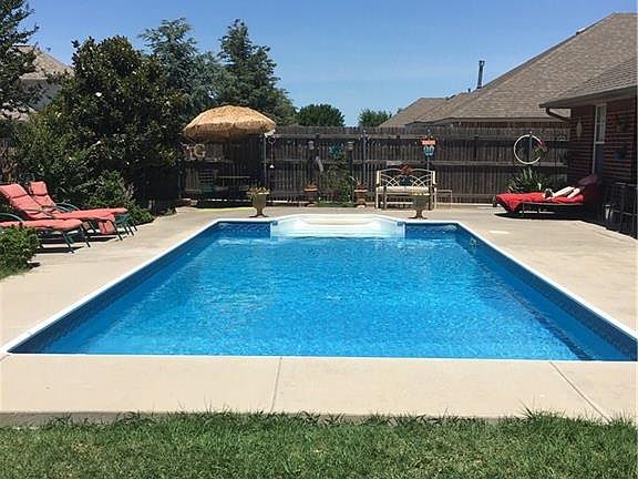3rd image of 15621 S Vicki Dr