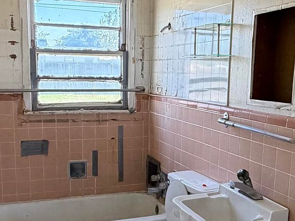 4th image of 203 53rd St