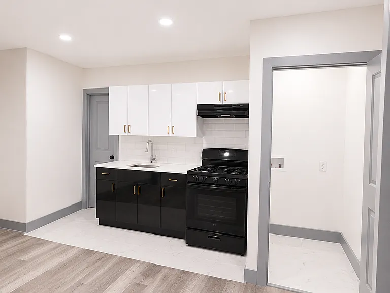 655 S 11th St #2 — Photo 9