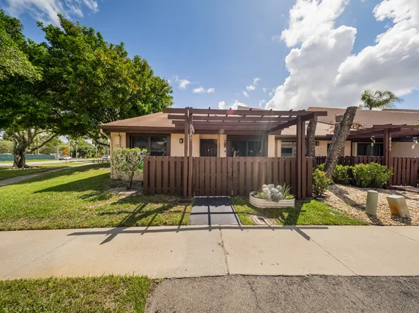 8397 NW 37th Pl, Sunrise, FL 33351