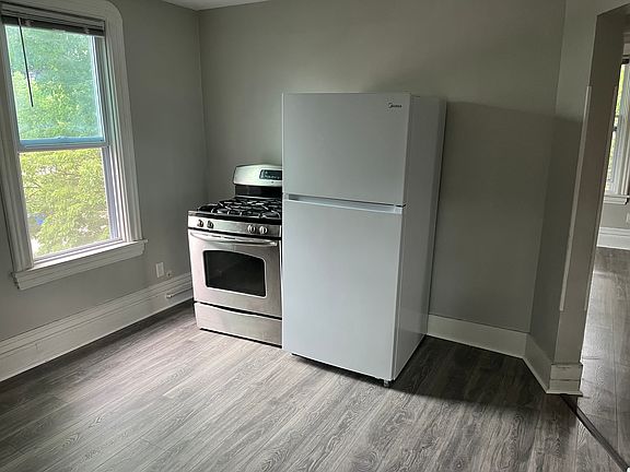 5th image of 415 W Franklin Ave #2