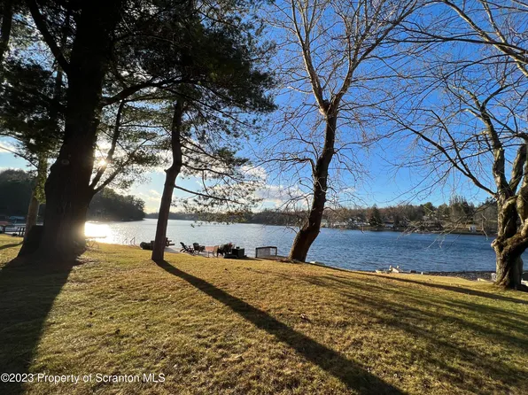 127 Spur Ln, Factoryville, PA 18419