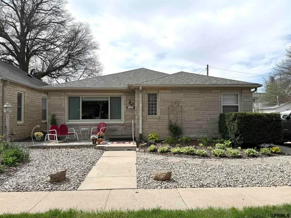 935 H St, Geneva, NE 68361