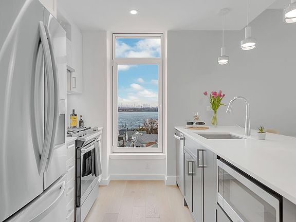 3rd image of 133 Beach 116th St APT 3F