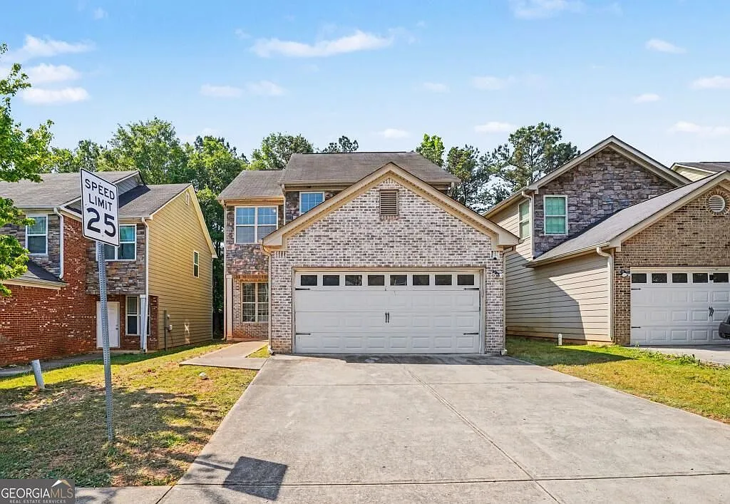 4 bed, 2.5 bath, $2,375 — Photo 1
