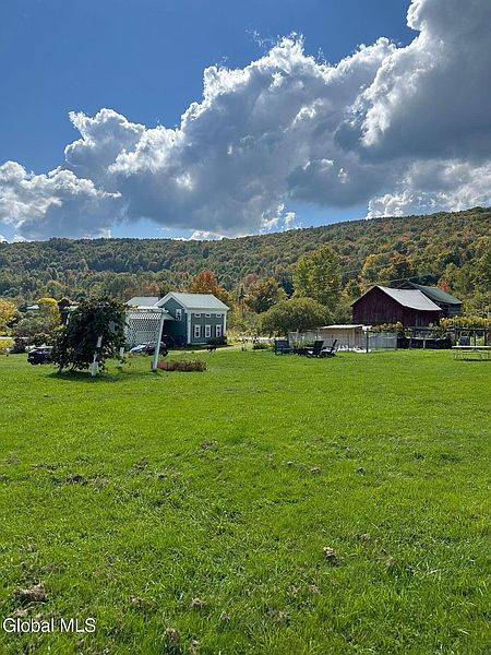 3rd image of 721 Sawyer Hollow Road