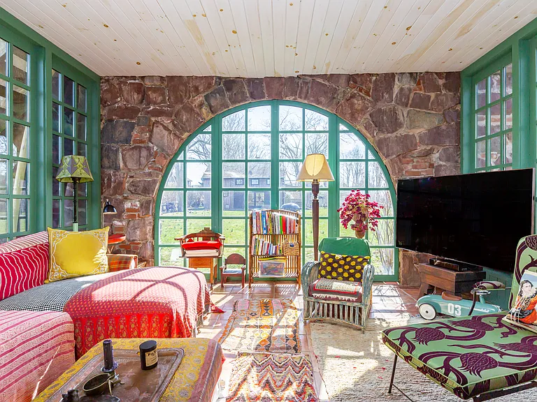 57 Jobs Ln — Photo 10