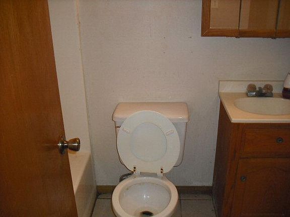 4th image of 602 Pecan Dr E