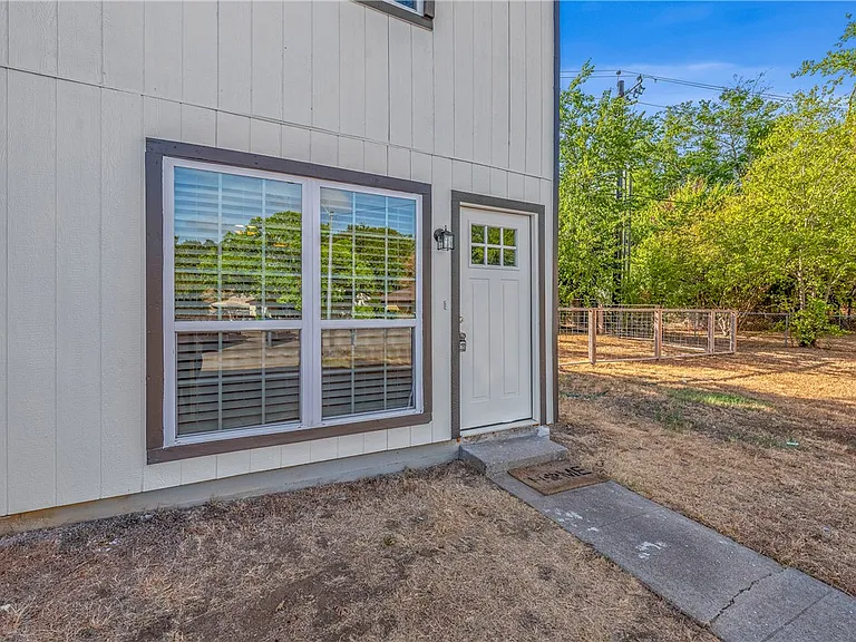 3345 Lodgepole Cir — Photo 3