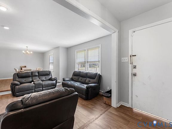 4th image of 604 Smithfield Ave