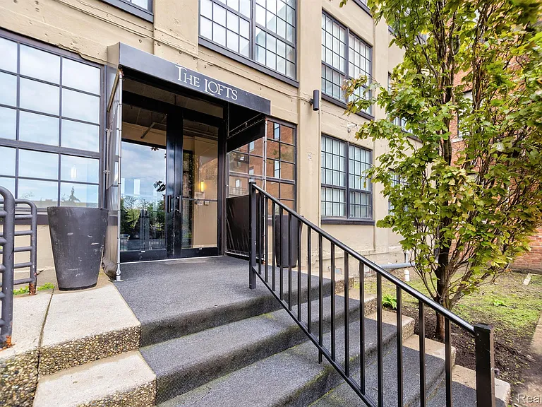 6533 E Jefferson Ave #704 — Photo 33
