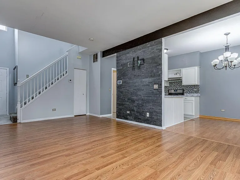 4023 Oak Tree Ln — Photo 7