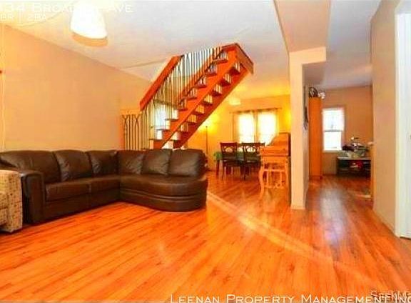 5th image of 834 Broadway Ave