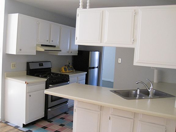 3rd image of 918 N Damen Ave APT 2R